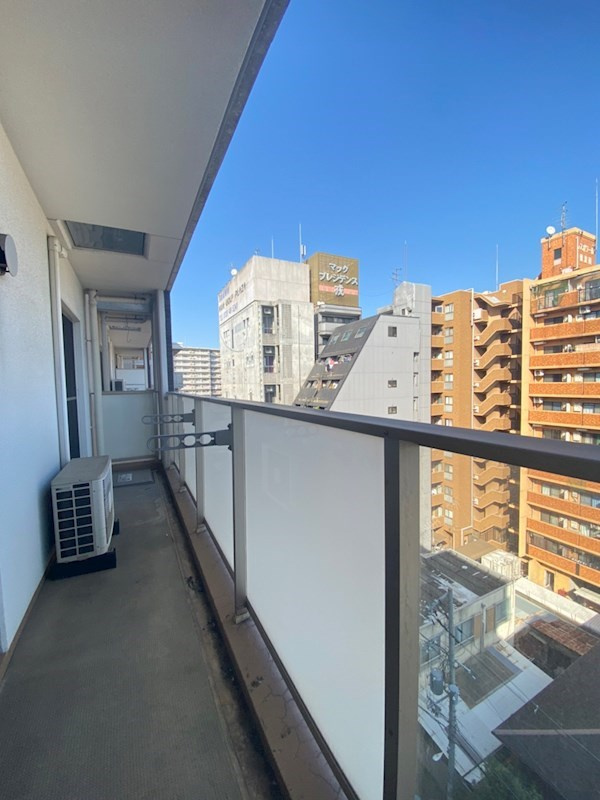 大阪市浪速区戎本町１丁目の賃貸マンションのバルコニー|バルコニー付きです