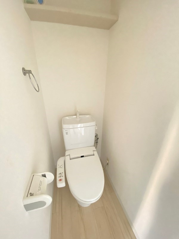 大阪市浪速区戎本町１丁目の賃貸マンションのトイレ|ゆったりとした空間のトイレです