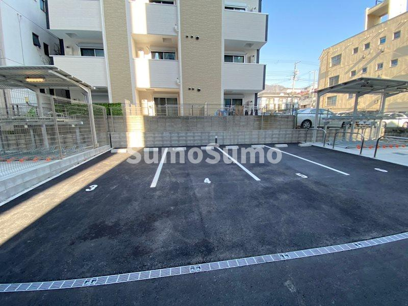 エスライズ神戸三宮山手通弐番館の駐車場