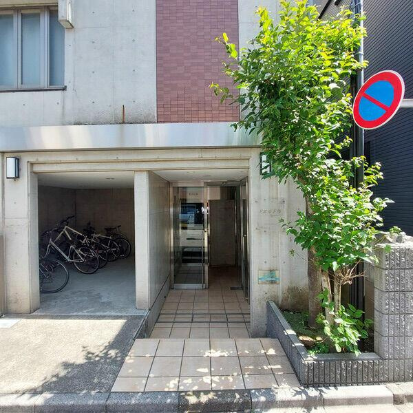 ドエル下馬のエントランス