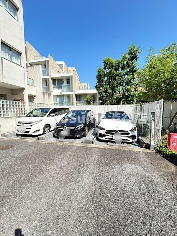 ストーリア神宮前の駐車場|駐車場があります