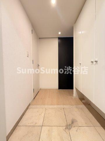 ストーリア神宮前の玄関|玄関です