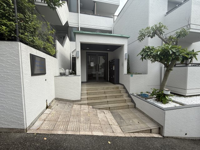ミストラル芦屋東山のエントランス
