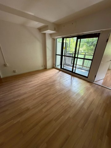 ミストラル芦屋東山の居間・リビング