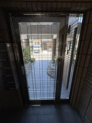 プレアール崇徳院のエントランス
