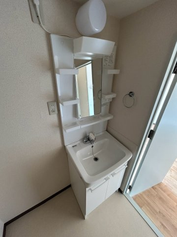 芦屋浜高層（若葉） 2号棟の独立洗面台