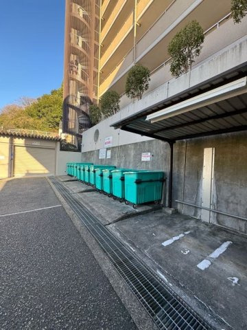 グランドパレス上須磨の駐車場