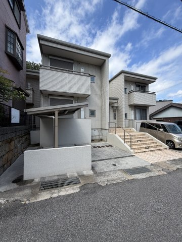 エスコート山根