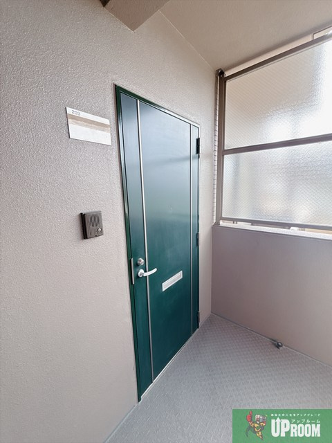 レージュ栄の玄関