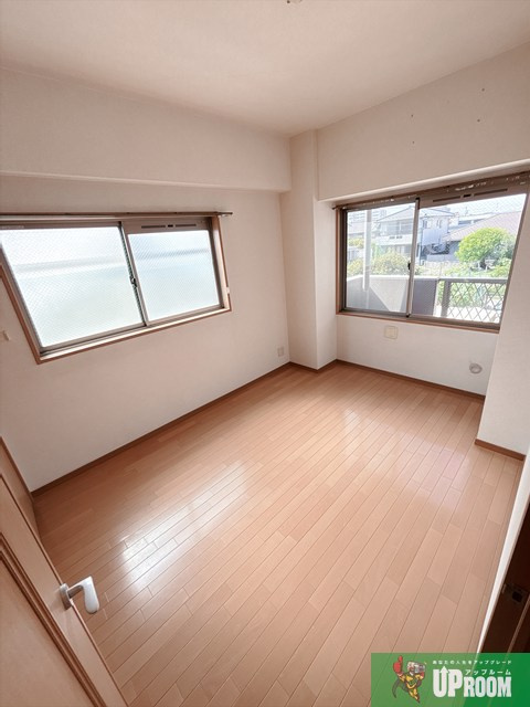 レージュ栄の洋室