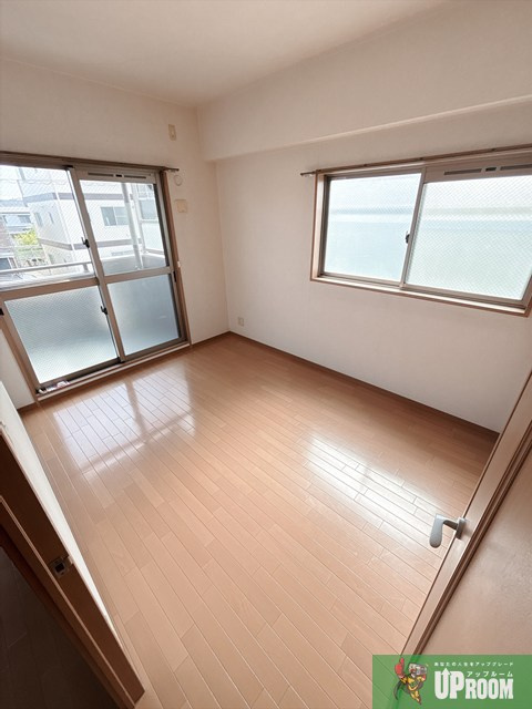 レージュ栄の洋室