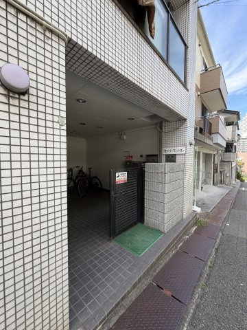 グローリーマンションのエントランス