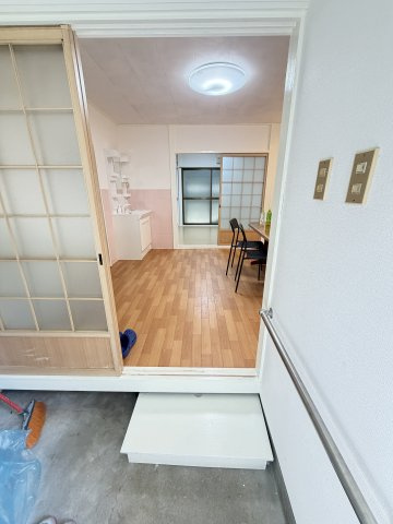 八雲通６丁目ハイツの玄関