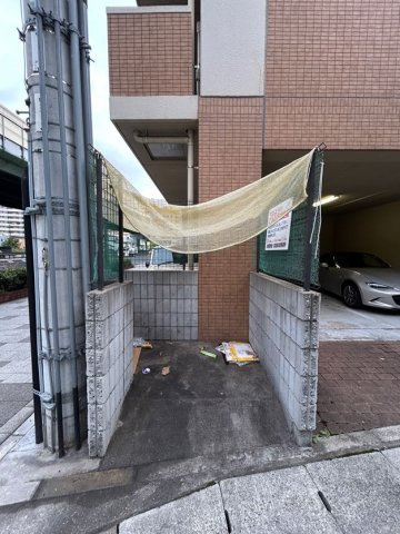 リアライズ神戸SOUTHの駐車場