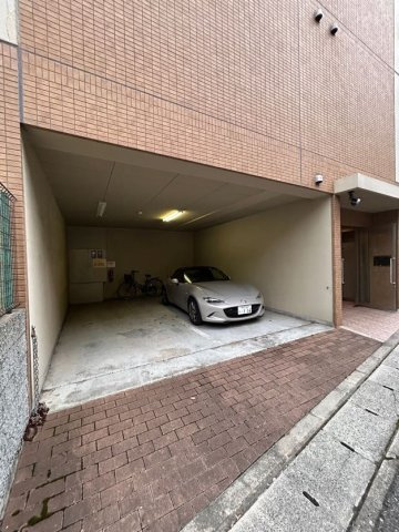 リアライズ神戸SOUTHの駐車場