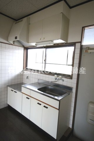 ロイヤル若葉のキッチン|コンパクトなキッチンで掃除もラクラク