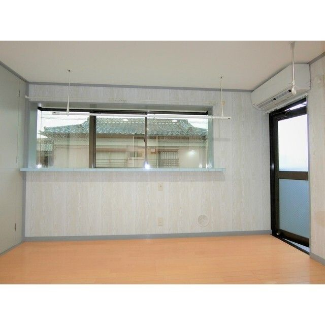 横浜市鶴見区平安町１丁目の賃貸マンションの居間・リビング