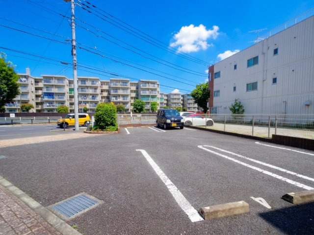 アズーリの駐車場