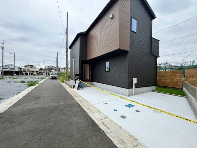 入間市東藤沢6丁目　第1期　新築戸建　リナージュの前面道路含む現地写真