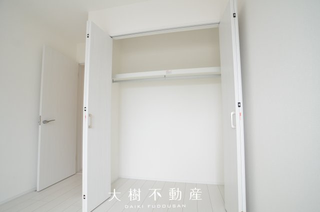 【洋室】 | 座間市座間1丁目　新築戸建て　全3棟【仲介手数料無料】 | 2階　洋室2（5.3帖）クローゼット