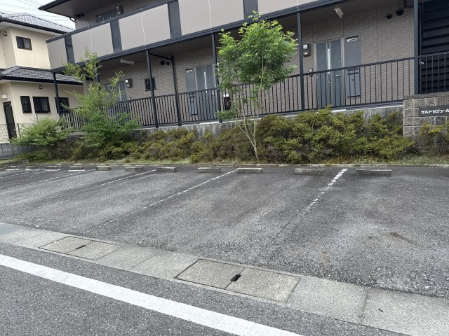 サルドセジュールの駐車場