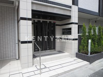 【エントランス】 | Ｂ　ＣＩＴＹ　ＡＰＡＲＴＭＥＮＴ　ＴＯＫＹＯ　ＳＯＵＴＨ | ゆとりのあるエントランスです