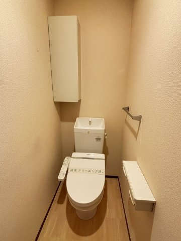 ☆温水洗浄・暖房便座付きトイレです☆