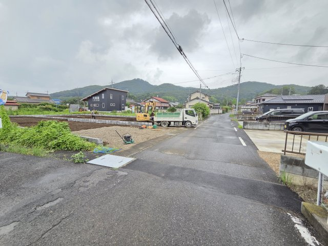 新築　太田市東今泉町　GRAFARE　2号棟	の前面道路含む現地写真|現地写真　北側接道幅員約5ｍ