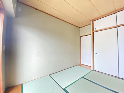 【寝室】 | ツカサビル | 広くて明るい寝室