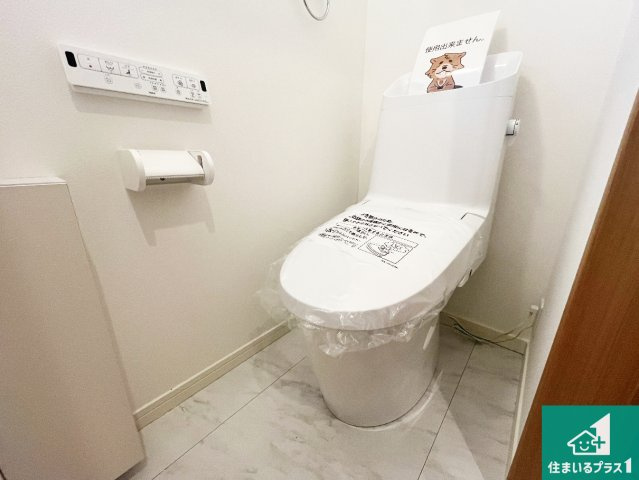 草津市平井　新築一戸建てのトイレ|1・2階の2ヶ所にあるので、朝の忙しい時間の順番待ちもなく、深夜の利用にも大変便利です。