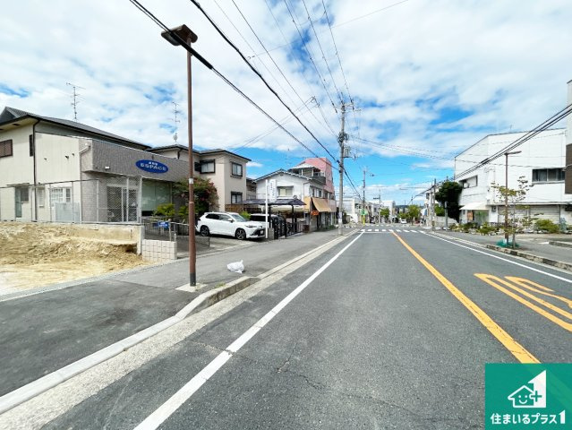 南河内郡河南町大宝　第2期　新築一戸建ての前面道路含む現地写真|周辺は落ち着いた街並みの住宅地！子育てがしやすい住環境です！まだ未完成ですが、現地でしかわからない事もございます。是非一度ご覧ください。