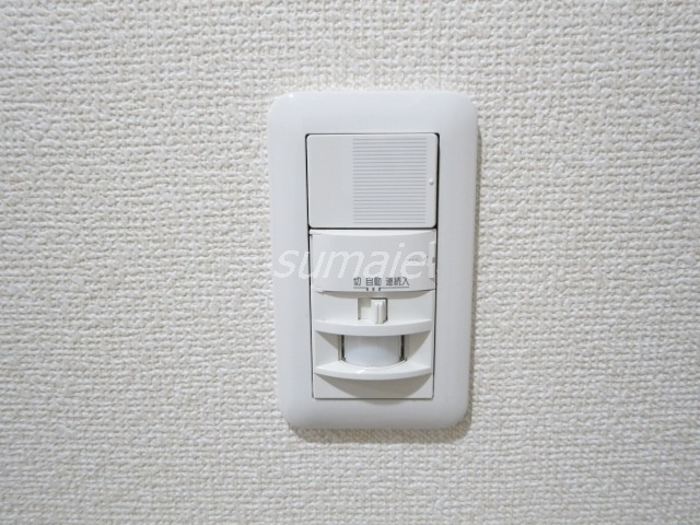 パティーナ十条の設備|玄関に人感センサー付で、自動で電気がつきます☆