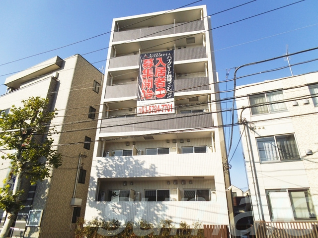 パティーナ十条の外観|大通り沿いにございます！！入り口は裏手です♪