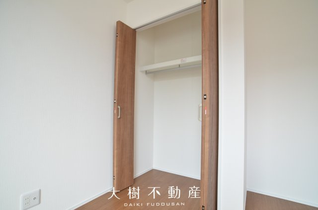 【洋室】 | 座間市座間1丁目　新築戸建て　全3棟【仲介手数料無料】 | 2階　洋室2（5.6帖）クローゼット