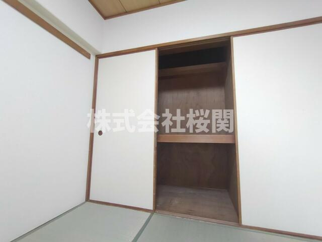 朝日大通り公園マンションの収納|和室６帖 