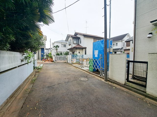 【前面道路含む現地写真】 | 練馬区大泉学園町6丁目　新築一戸建住宅　全1棟　(保谷店) | 前面道路は行き止まりの為、住民の方以外の通行が少なく比較的静かです。