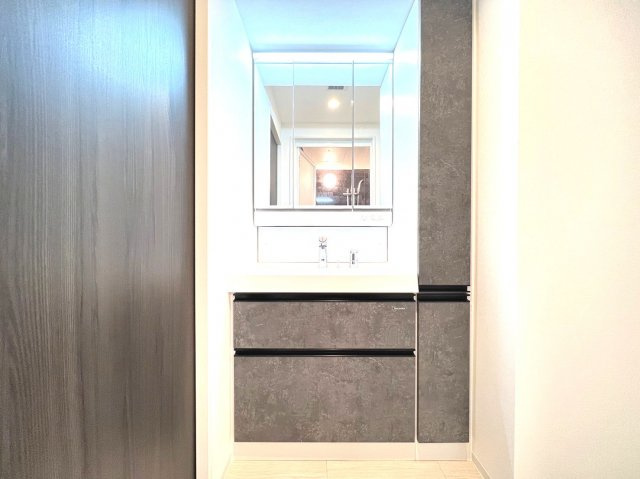 シーズンフラッツ大手前の独立洗面台