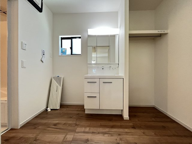 【洗面所】 | 福岡市南区老司3丁目6期　1号棟（全2棟）【仲介手数料無料・0円】 | 施工例。施工例は完成時と異なる場合があります。