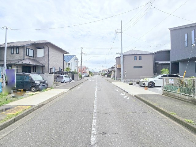 青梅市新町3丁目　新築戸建全２棟の前面道路含む現地写真