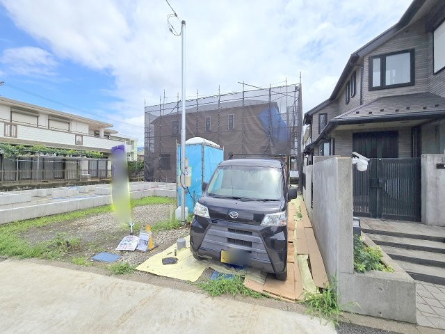 青梅市新町3丁目　新築戸建全２棟の前面道路含む現地写真|2026年撮影　現在建築中