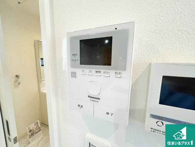 草津市平井　新築一戸建ての防犯設備|カラーモニターインターホン！声だけでなく来訪者の姿や顔がモニターで確認できるので、小さなお子様がいらっしゃるご家庭でも安心できます！
