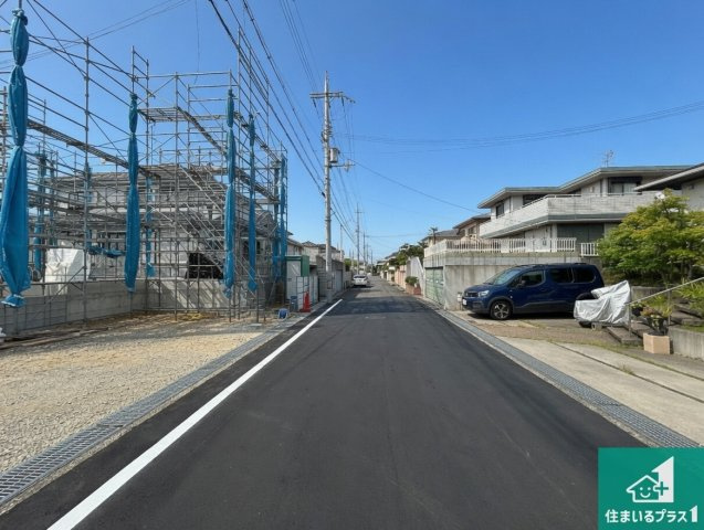 和泉市光明台　第1期　新築一戸建ての前面道路含む現地写真|周辺は落ち着いた街並みの住宅地！子育てがしやすい住環境です！まだ未完成ですが、現地でしかわからない事もございます。是非一度ご覧ください。
