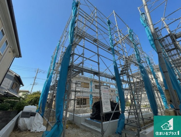 和泉市光明台　第1期　新築一戸建ての外観|周辺は落ち着いた街並みの住宅地！子育てがしやすい住環境です！まだ未完成ですが、現地でしかわからない事もございます。是非一度ご覧ください。