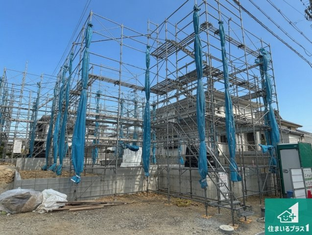 和泉市光明台　第1期　新築一戸建ての外観|周辺は落ち着いた街並みの住宅地！子育てがしやすい住環境です！まだ未完成ですが、現地でしかわからない事もございます。是非一度ご覧ください。