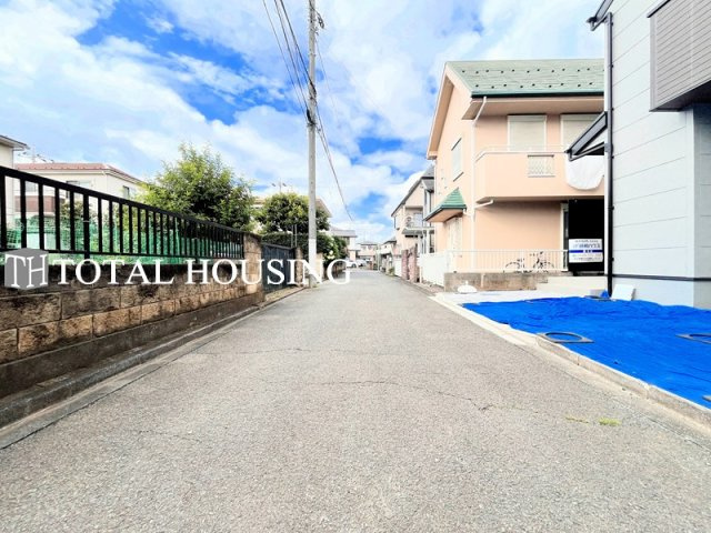 【前面道路含む現地写真】 | 狛江市中和泉3丁目　新築戸建　全1棟