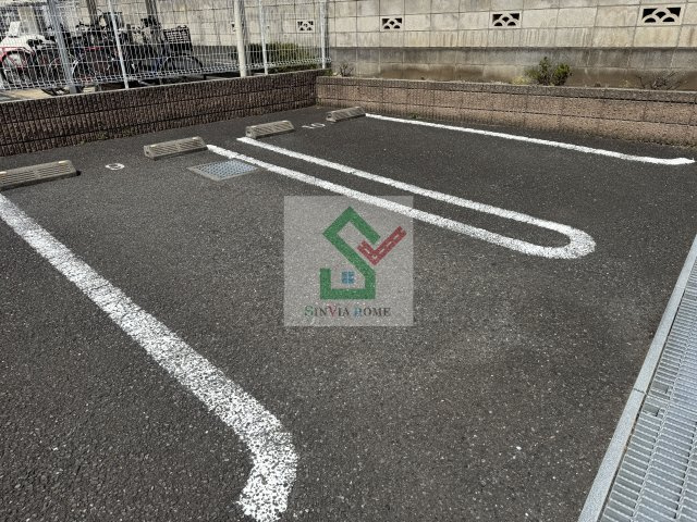コリーヌの駐車場