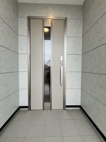 入間市東藤沢6丁目　第1期　新築戸建　リナージュの玄関