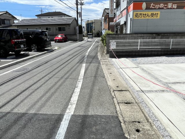 藤岡市藤岡第13（全1棟）1号棟の前面道路含む現地写真