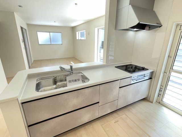 藤岡市藤岡第13（全1棟）1号棟のキッチン|美味しいごはんを作っている時もリビングと一体感を持ち、家族との時間を楽しく過ごせる対面キッチンです(^^♪
