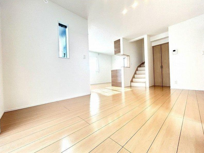 厚木市林4丁目　中古戸建の居間・リビング|こちらの居間で趣味の時間をお楽しみください